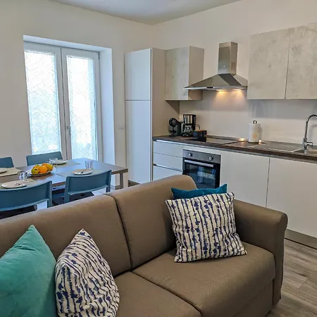 Tritone Apartman